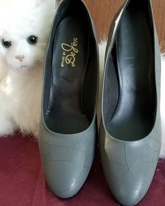 Gray heel with cracked look styled by DeJon